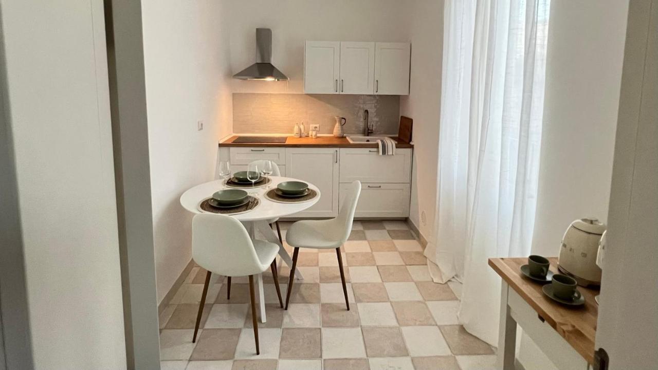 Com A Cas #2 - Feel At Home In The City Center Bari Bagian luar foto